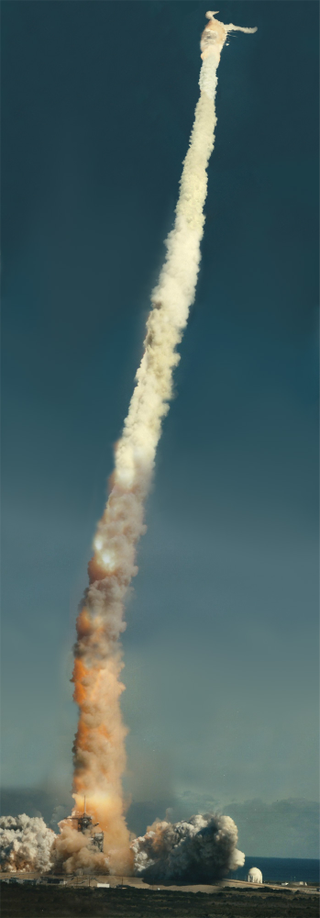 Illustration for article titled Long-Forgotten Photographs Reveal Challenger Disaster As It Happened